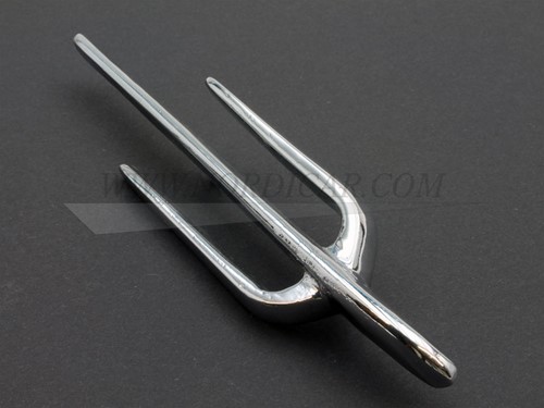 Emblem Motorhaube Schwalbe Volvo PV444 op zijkant motorkap 94442