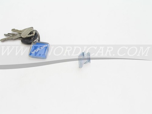 Clip trim moulding Lower Front Volvo 140 677621
