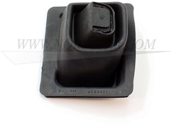 Dust cover clutch fork Volvo 240 260 740 760 940 960: 4 cil en 6 cil