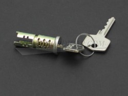 Door lock cylinder- Right- Front Volvo Amazon 655802