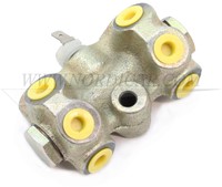 Junction, Brake line with Brake warning switch Volvo 240 260 1273052-3