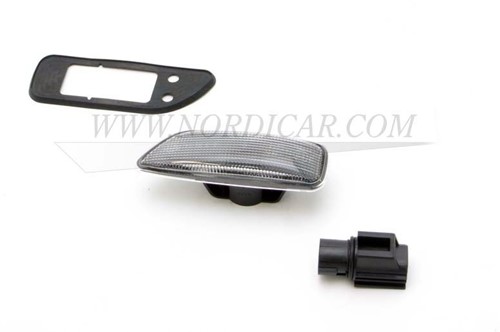 Flasher lamp Front screen- Right Volvo S60 S80 -06 V70 00- z/XC 30722642