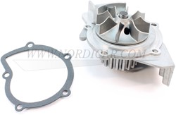 Pompe à eau Volvo C30 S40 V50 V70 08-10 D4204T 30725831