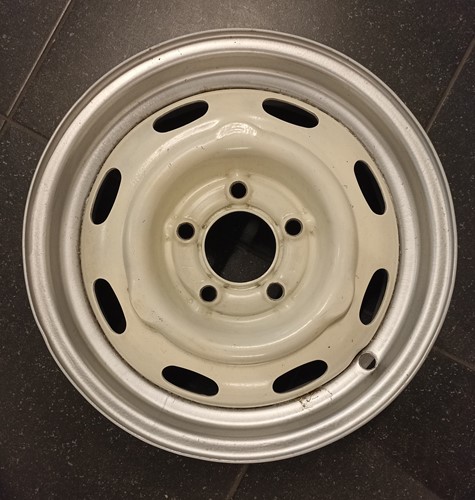 Jante acier 15 x 4 -standard-pièce utilisée Volvo 544 Amazon 670429
