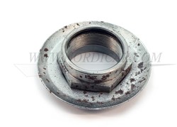 Nut for drive shaft used Volvo Amazon 1800 675365